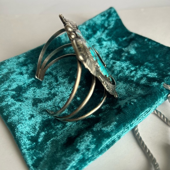 BEAUTIFUL “ONE OF A KIND” 2” KINGMAN Turquoise Silver Artisan STATEMENT Bracelet - Picture 14 of 16